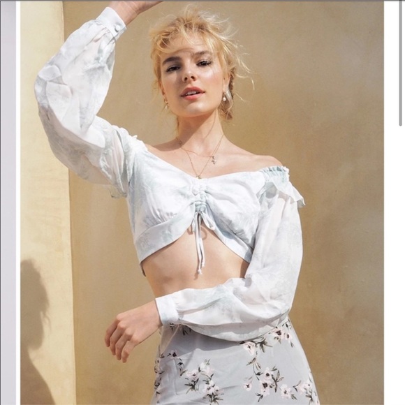 Stone Cold Fox Mona Crop - Picture 5 of 7